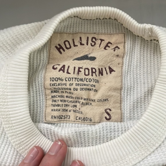 Hollister long sleeve - Picture 2 of 2